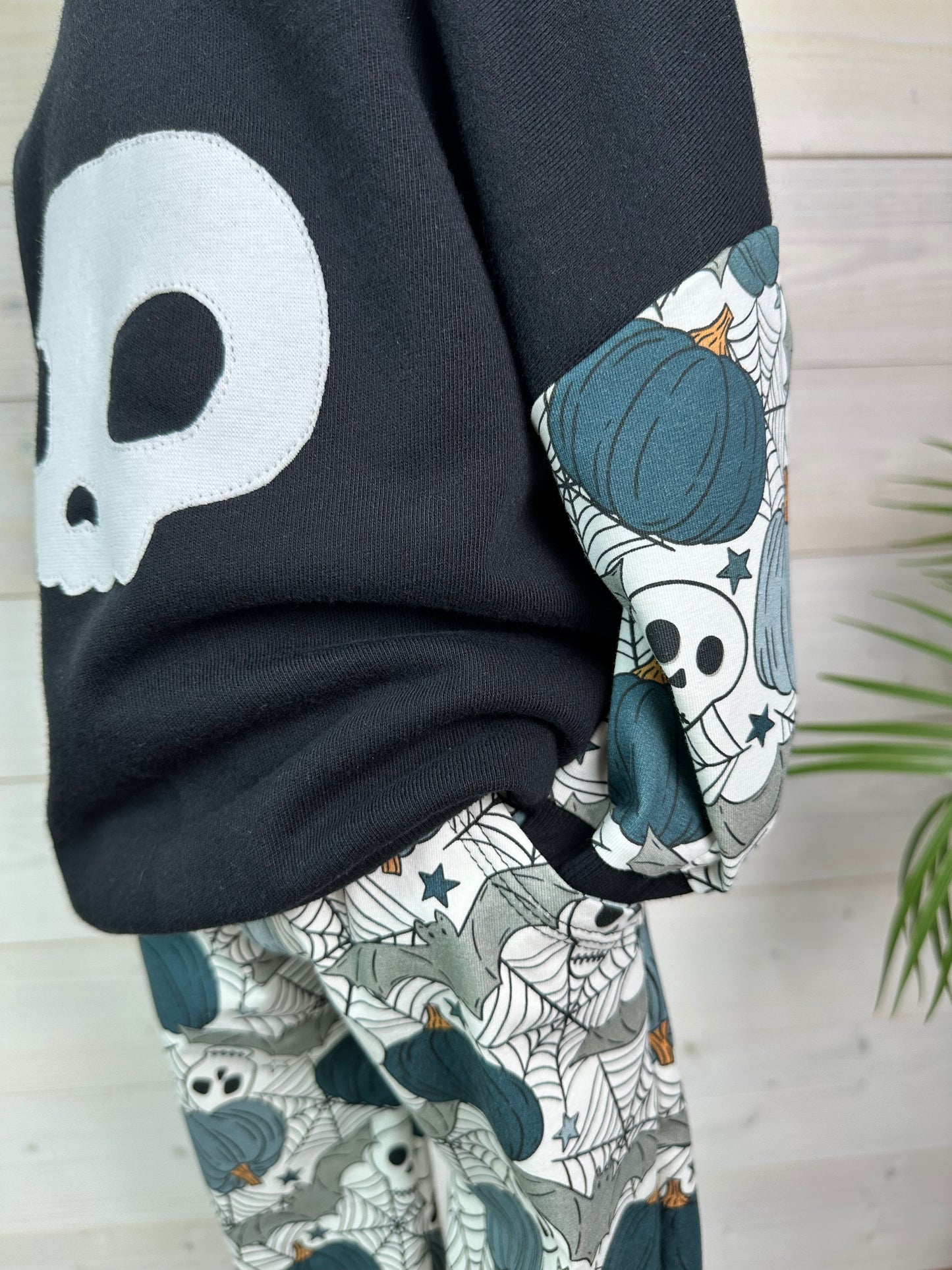 Organic Halloween Outfit Set – Sweatshirt & Printed Pants